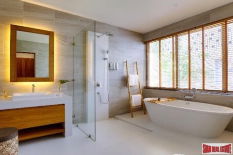 5 bedrooms Villa on the Chaweng Beach, Thailand No. 96227 8