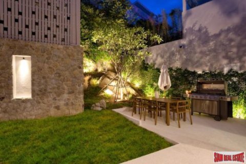 5 bedrooms Villa on the Chaweng Beach, Thailand No. 96227 4