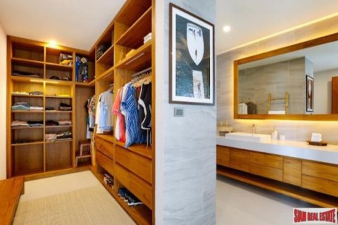 5 bedrooms Villa on the Chaweng Beach, Thailand No. 96227 9