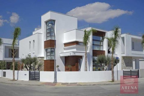 4 bedrooms Villa in Larnaca, Cyprus No. 100939 1