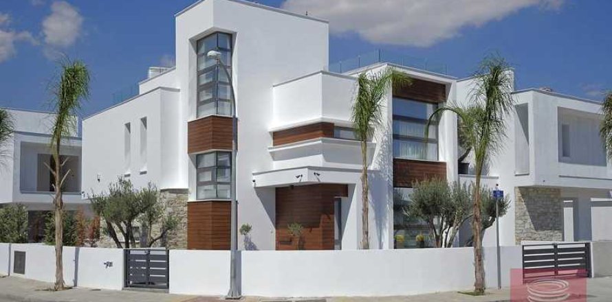 4 bedrooms Villa in Larnaca, Cyprus No. 100939