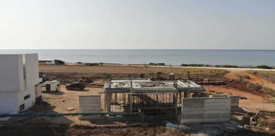 Дом с 5 спальнями в Айя Напа, Кипр №31112