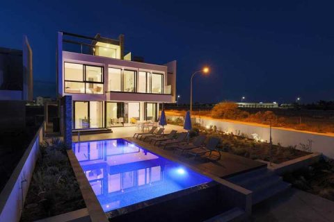 Дом с 5 спальнями в Айя Напа, Кипр №31112 10