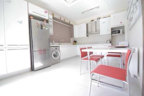 Дом с 4 спальнями в Агиос Тихонас, Кипр №101257 6