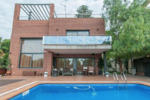 4 bedrooms House in Castelldefels, Spain No. 25428