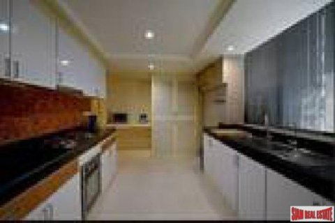 3 bedrooms Apartment in Bangkok, Thailand No. 98132 20