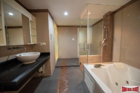 3 bedrooms Apartment in Bangkok, Thailand No. 98132 24