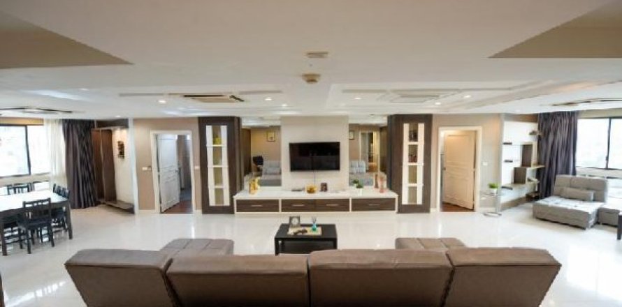 3 bedrooms Apartment in Bangkok, Thailand No. 98132