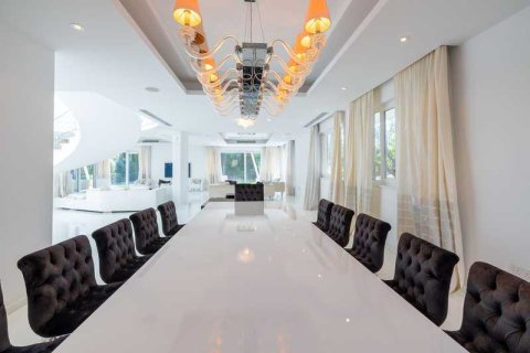 5 bedrooms Villa in Pyrgos, Cyprus No. 72793 4