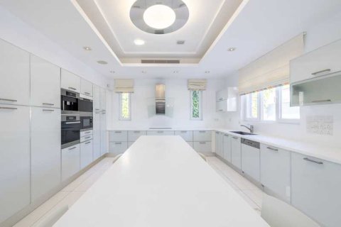 5 bedrooms Villa in Pyrgos, Cyprus No. 72793 7