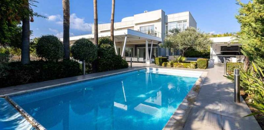 5 bedrooms Villa in Pyrgos, Cyprus No. 72793