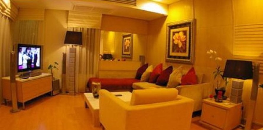 3 bedrooms Apartment in Bangkok, Thailand No. 95640