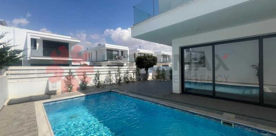 3 bedrooms Villa in Larnaca, Cyprus No. 101679