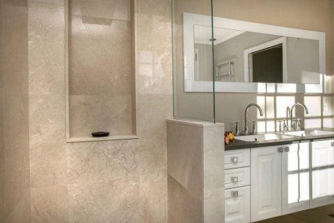 5 bedrooms Villa in Antibes, France No. 79626 9