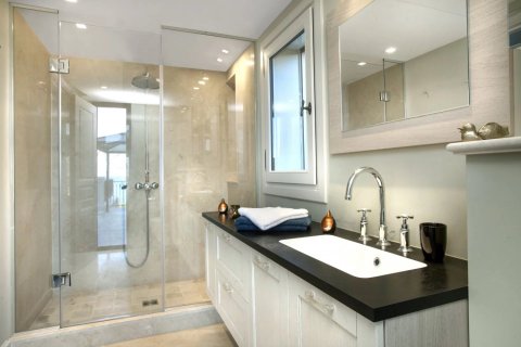 5 bedrooms Villa in Antibes, France No. 79626 12