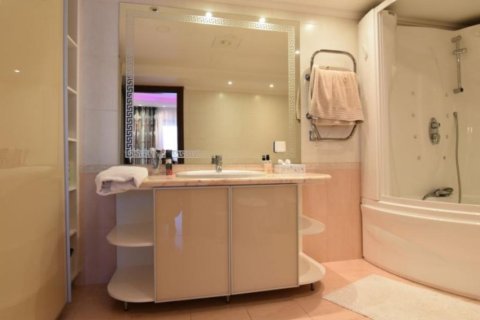 4 bedrooms Apartment in Limassol, Cyprus No. 105999 4