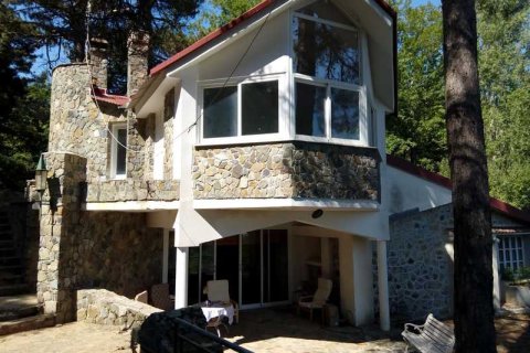 5 bedrooms Villa in Pedoulas, Cyprus No. 81660 1