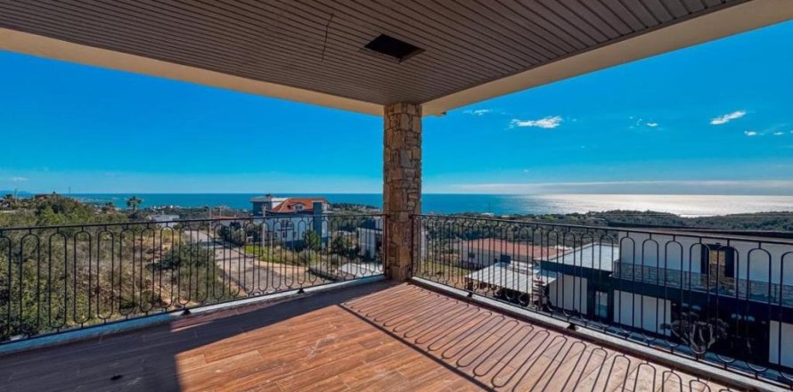 7 rooms Villa in Alanya, Turkey No. 125880