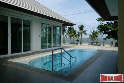 4 bedrooms Villa in Pattaya, Thailand No. 96520 1