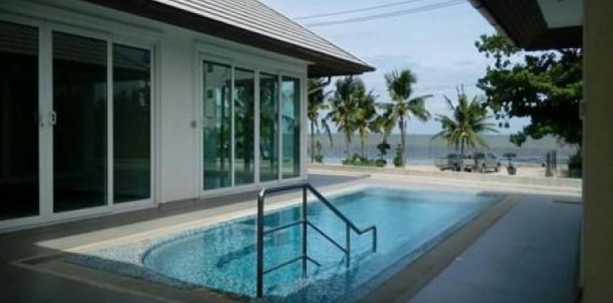 4 bedrooms Villa in Pattaya, Thailand No. 96520