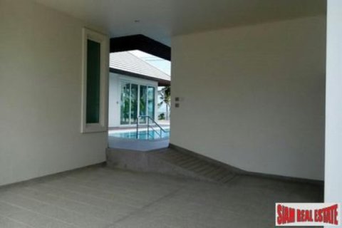 4 bedrooms Villa in Pattaya, Thailand No. 96520 2