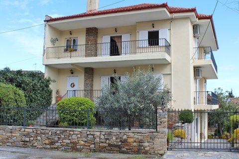 8 bedrooms House in Larissa, Greece No. 108068