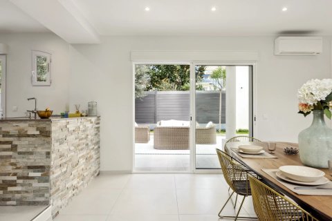 3 bedrooms House in Cannes, France No. 100269 4