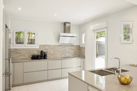 3 bedrooms House in Cannes, France No. 100269 5