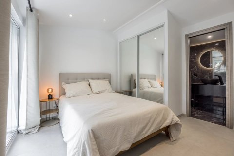 3 bedrooms House in Cannes, France No. 100269 9