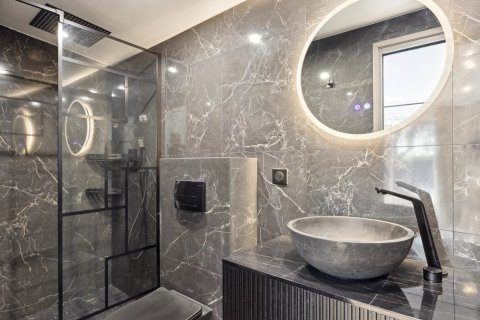 3 bedrooms House in Cannes, France No. 100269 10