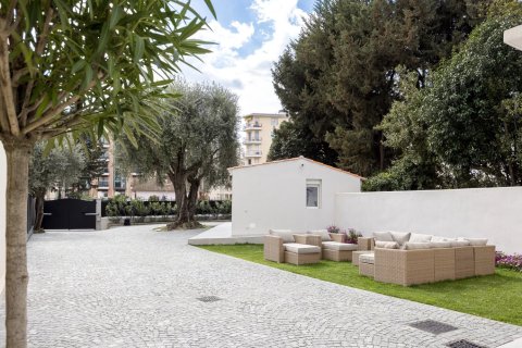 3 bedrooms House in Cannes, France No. 100269 2