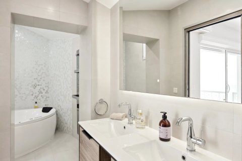 3 bedrooms House in Cannes, France No. 100269 8