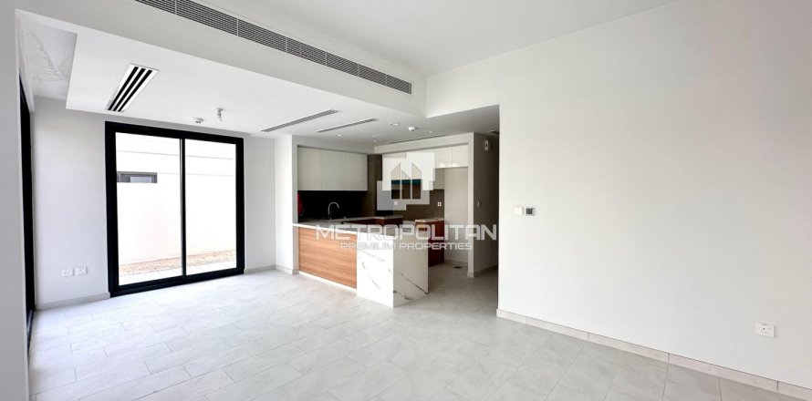 4 bedrooms Townhouse in Phuong Canh, Vietnam No. 93896