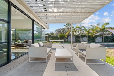 5 bedrooms Villa in Antibes, France No. 77063 10