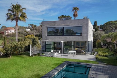 5 bedrooms Villa in Antibes, France No. 77063 3