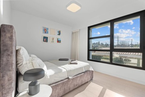 5 bedrooms Villa in Antibes, France No. 77063 4