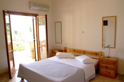 5 bedrooms Villa in Kranidi, Greece No. 108058 13