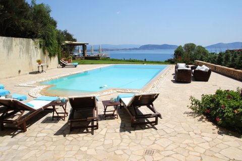 5 bedrooms Villa in Kranidi, Greece No. 108058 1