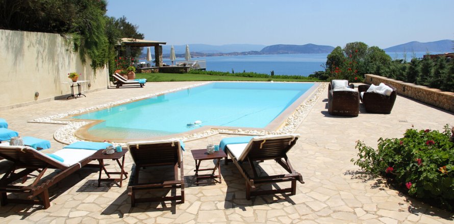 5 bedrooms Villa in Kranidi, Greece No. 108058