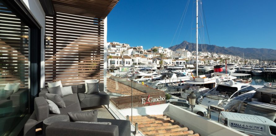 3 bedrooms Apartment in Marbella, Spain No. 112224
