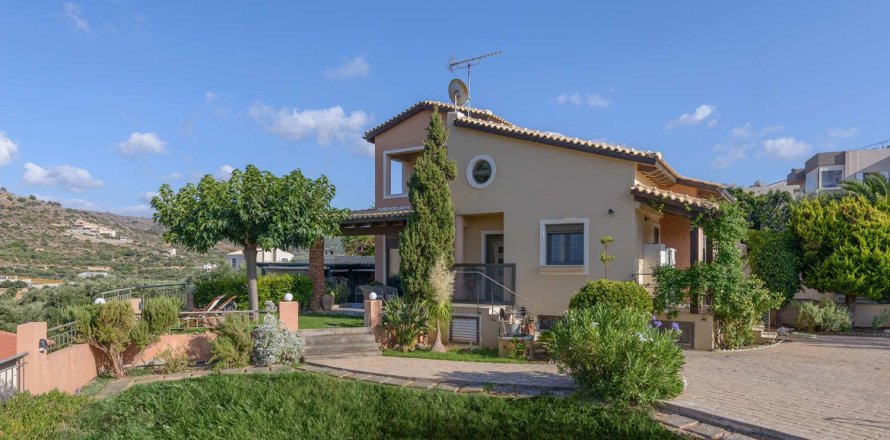 Вилла с 3 спальнями в Ираклион, Греция №23876