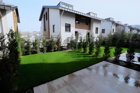 4 bedrooms Villa in Sariyer, Turkey No. 123445