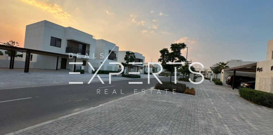 3 bedrooms Townhouse in Darna, Vietnam No. 87793