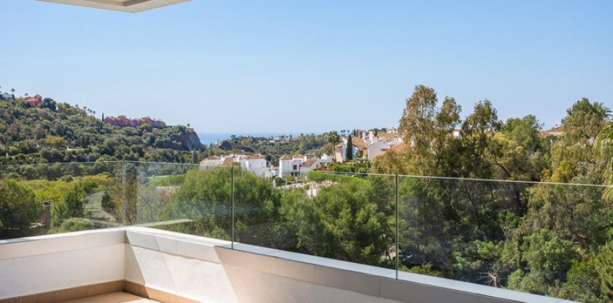 3 bedrooms Apartment in Benahavis, Spain No. 92320