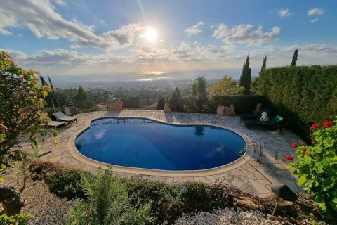 5 bedrooms House in Tala, Cyprus No. 101379 1