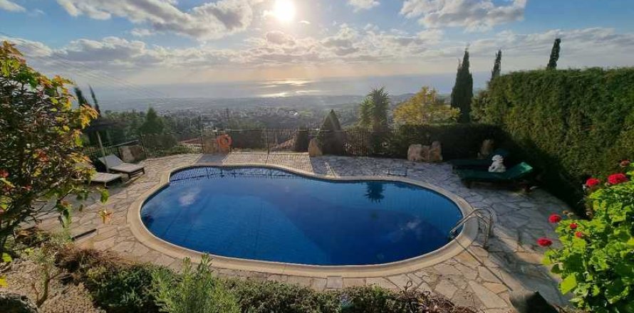 5 bedrooms House in Tala, Cyprus No. 101379