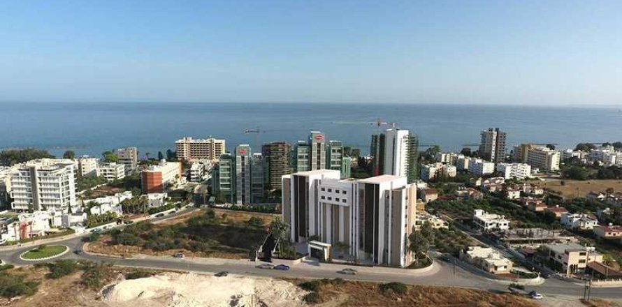 3 dormitorios Apartment en Agios Tychonas, Cyprus No. 71941