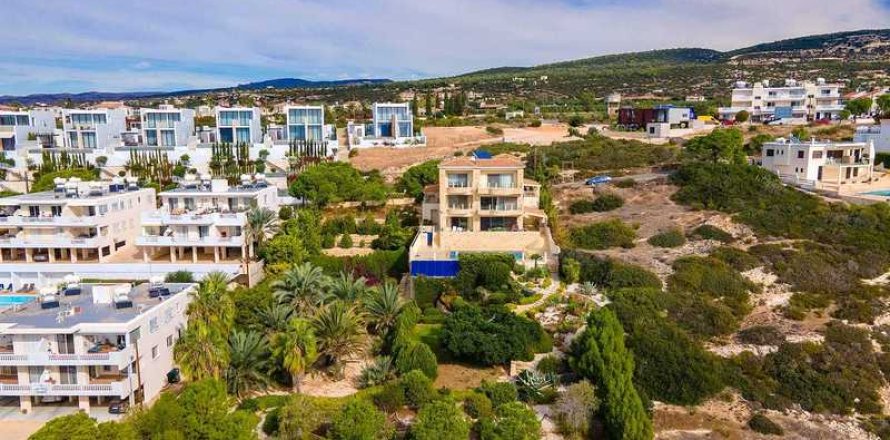 6 dormitorios Villa en Pegeia, Cyprus No. 28697