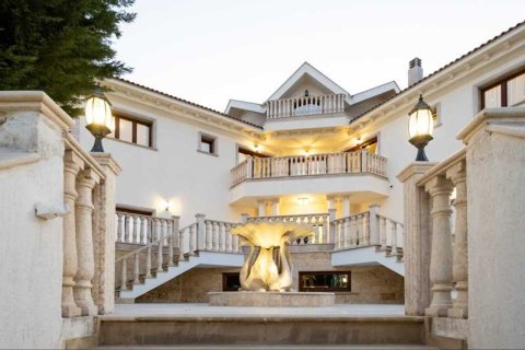 6 bedrooms House in Mouttagiaka, Cyprus No. 30735 11