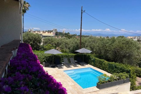 Вилла с 4 спальнями в Антиб, Франция №76658 3